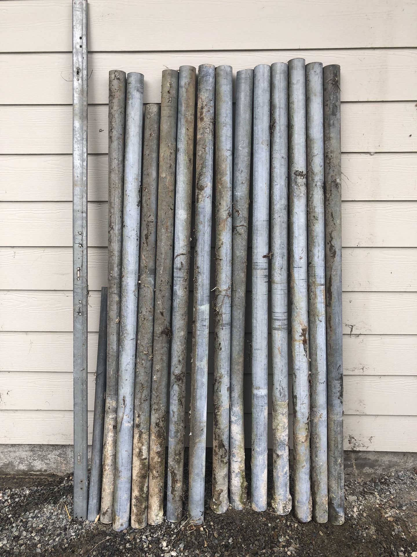 100+ft Of 4ft Tall Fencing And 25+ft Of 6ft Fencing