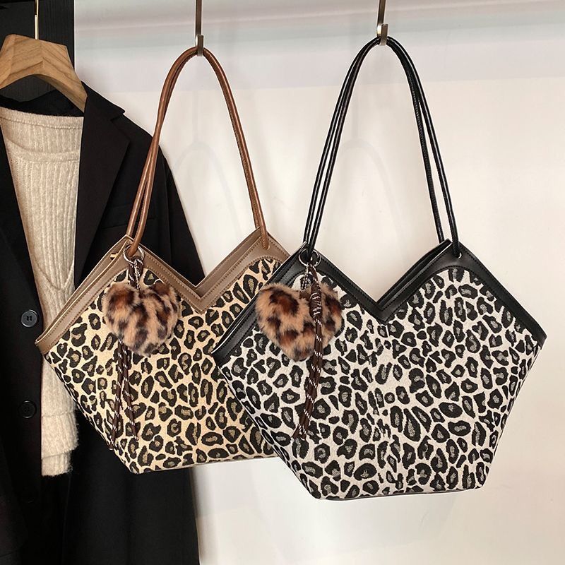 Large-capacity leopard bag 2024 new fashion retro one-shoulder commuting bag women‘s high-end special versatile bag women