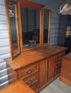 Vintage Solid Wood Bedroom Set – Dresser w/ Tri-Fold Mirror + 2 Matching Nightstands