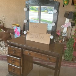 Dresser With Mirror 