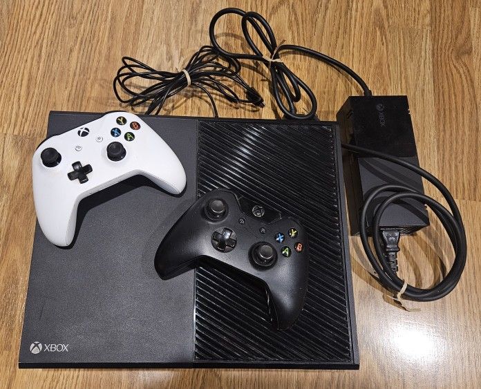 Xbox One Console With 2 Controllers