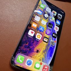 iPhone XS 64GB In White And Damaged Condition 
