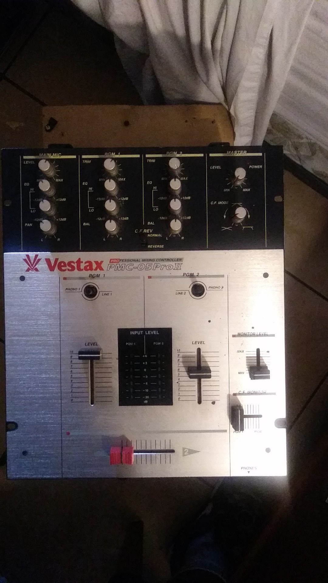 Vestax Proffessinal Mixing Controller ( PMC -05 Pro2