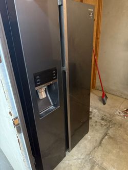 Samsung Food Showcase Side-by-Side Refrigerator