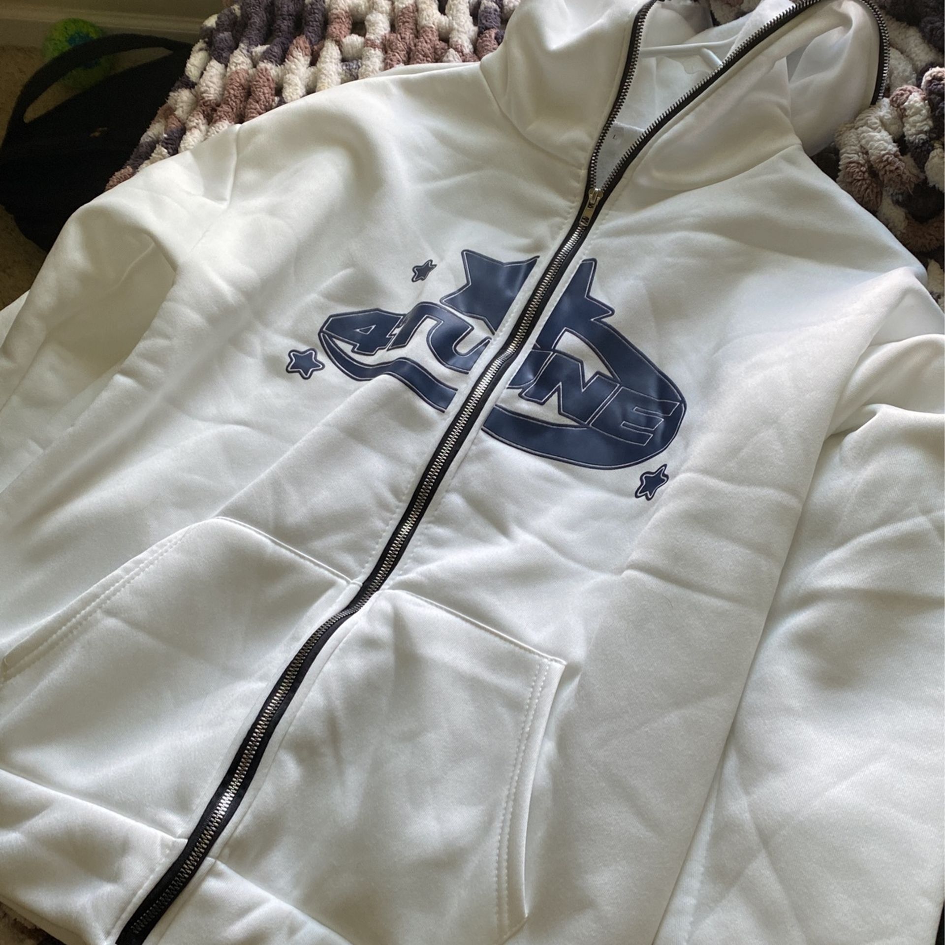 4 Tune Jackets Medium 25 Each  & Accessories