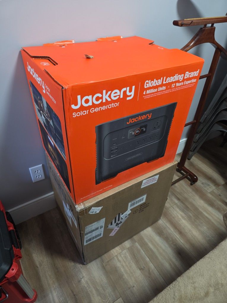 Jackery Explorer 2000 Plus