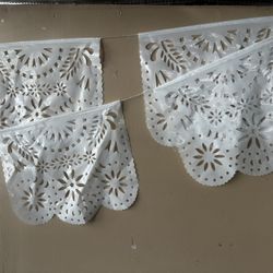 Papel Picado Blanco! También Tenemos Blanco Con Rosita. Y Blanco Con Azul