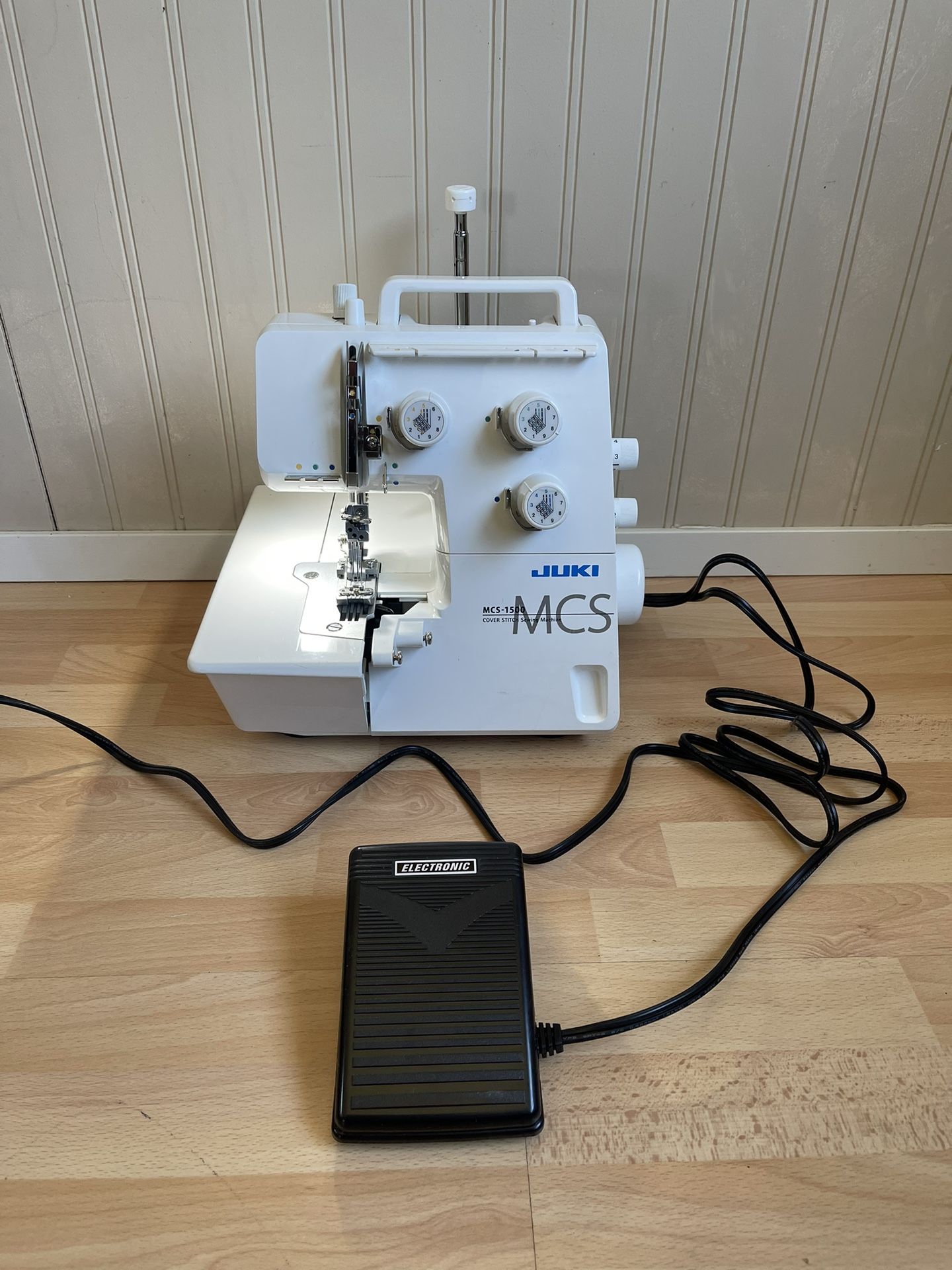 Juki MCS-1500 Cover/ Chain Stitch Sewing Machine