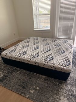 King Hybrid Soft Mattress $500 Need gone ASAP