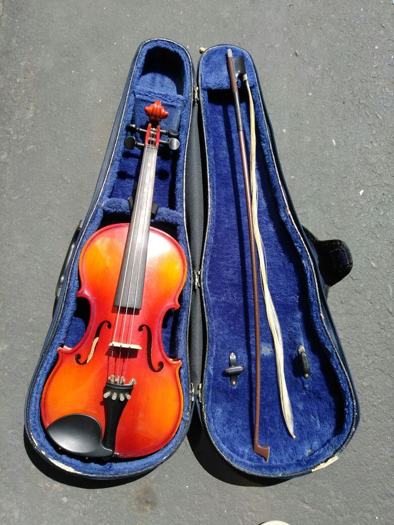 Aristocrat Violin