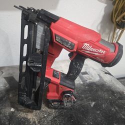 Milwaukee 16 Ga Angled Finish Nailer