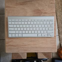 Apple Wireless Bluetooth Keyboard