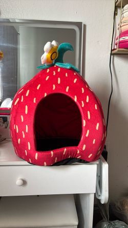 Little Strawberry Cat Bed