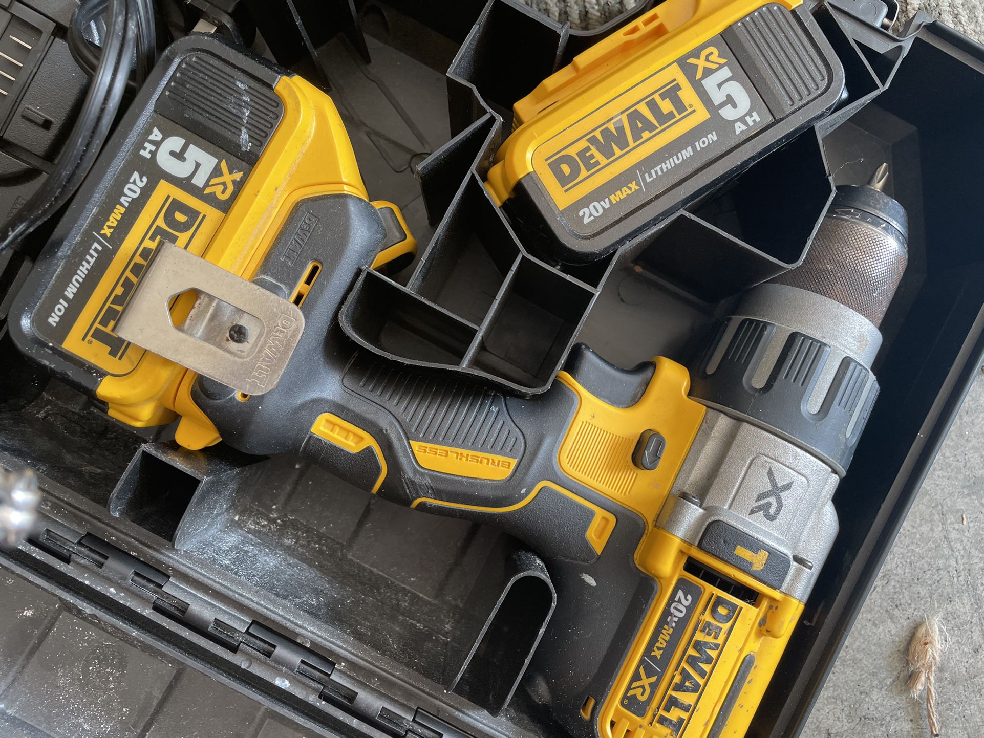 Dewalt XR Brushless Cordless 20v Drill With (2) 5AH Batteries Charger And Case 