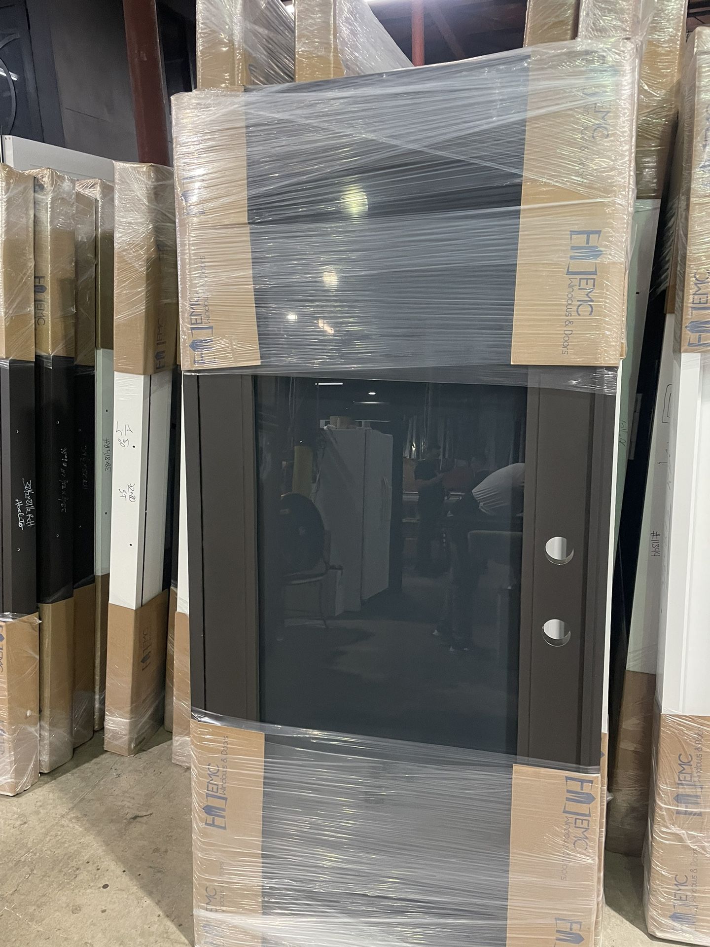 Puertas & Ventanas De Impacto En STOCK // Impact windows & Doors In STOCK 