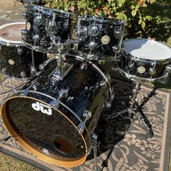 DW Black Velvet Collectors Series Drum Set American Rock Maple Shells W/ Reinforcement Rings. This gorgeous drum set has all original heads and is dat