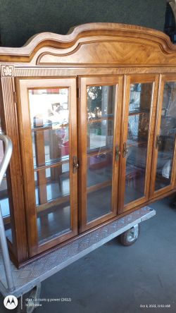 Broyhill Buffet And Hutch