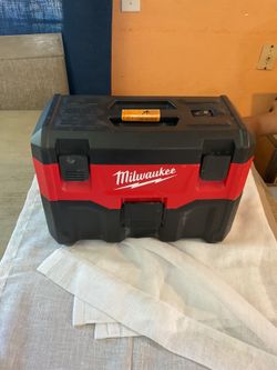 Milwaukee M18 , vacuum for parts I put on the battery and it did not turn on. I’m selling it for parts.