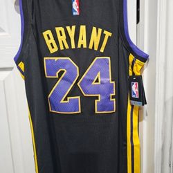 New Medium Kobe Bryant Lakers Black Mamba Jersey With Tags!!