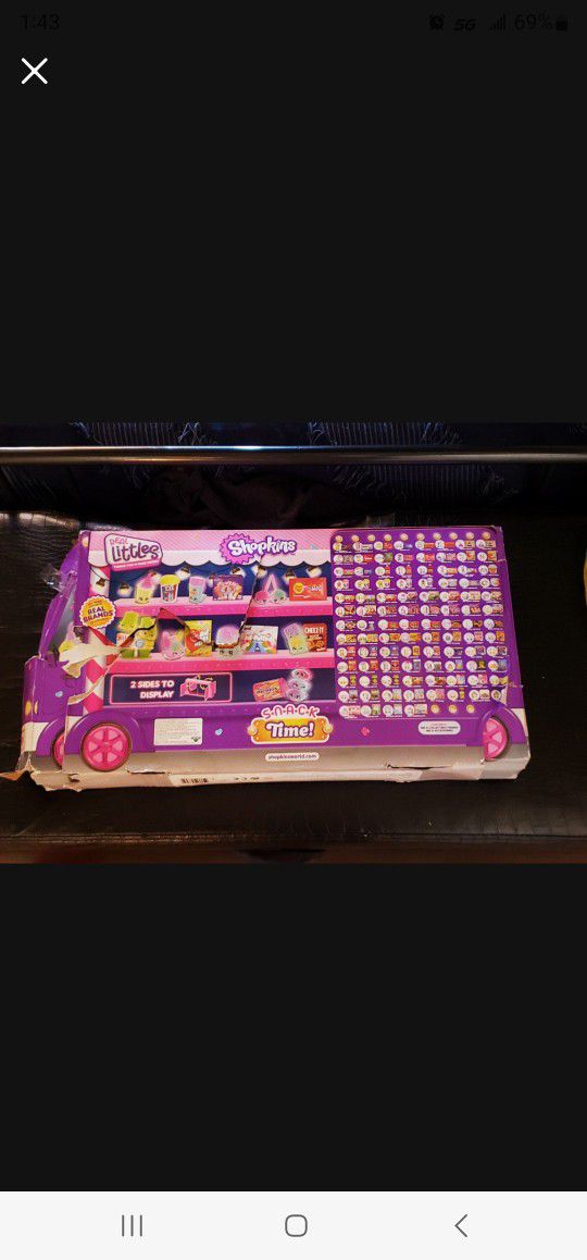 SHOPKINS 200 PIECES GLOW IN THE BOX