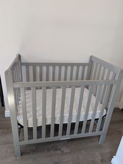 Delta Children Mini Crib with Mattress