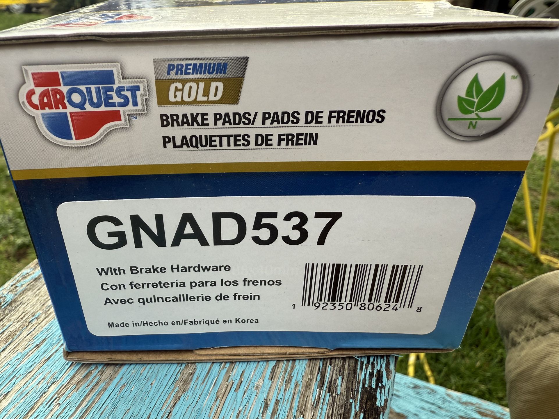 NEW CAR QUEST PREMIUM GOLD CERAMIC FRONT BRAKE PADS NR GNAD833