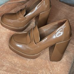 Women’s size 8 1/2 Rouge Helium Heels 