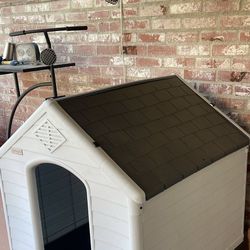 XL Dog House