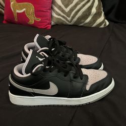 Jordan 1 Low SE Black Iced Lilac