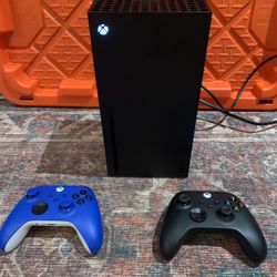 Xbox X 1tb 2 Controllers