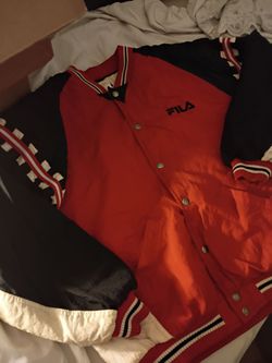 Fila vintage jacket has some stains on white part I got it from storage auction selling $10