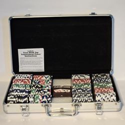 Cardinal's Texas Hold'em Tournament Poker Chips Set 400pc Heavy Duty Briefcase