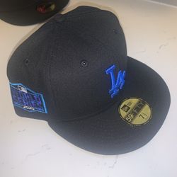 FITTED HAT