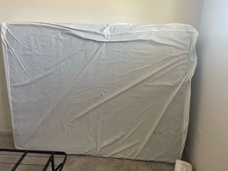 Queen Size Mattress w/ Mattress Cover included 