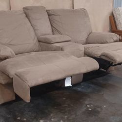 Sofa Like New. Size 78x38
