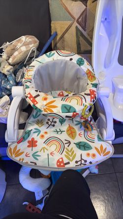 Baby sit up chair