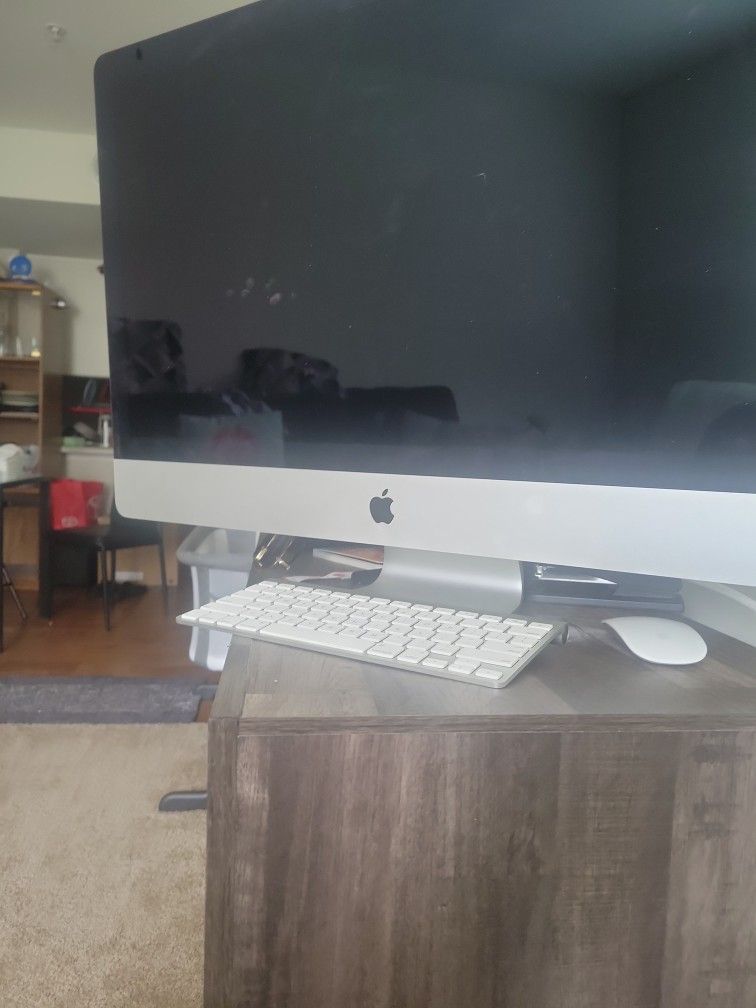 Excelle Apple Computer, All In One Desktop.