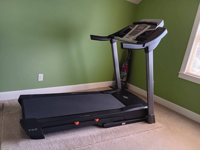 New- NordicTrack T5.5 Treadmill