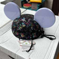 Brand New Disney Mickey Mouse Light Up Hat