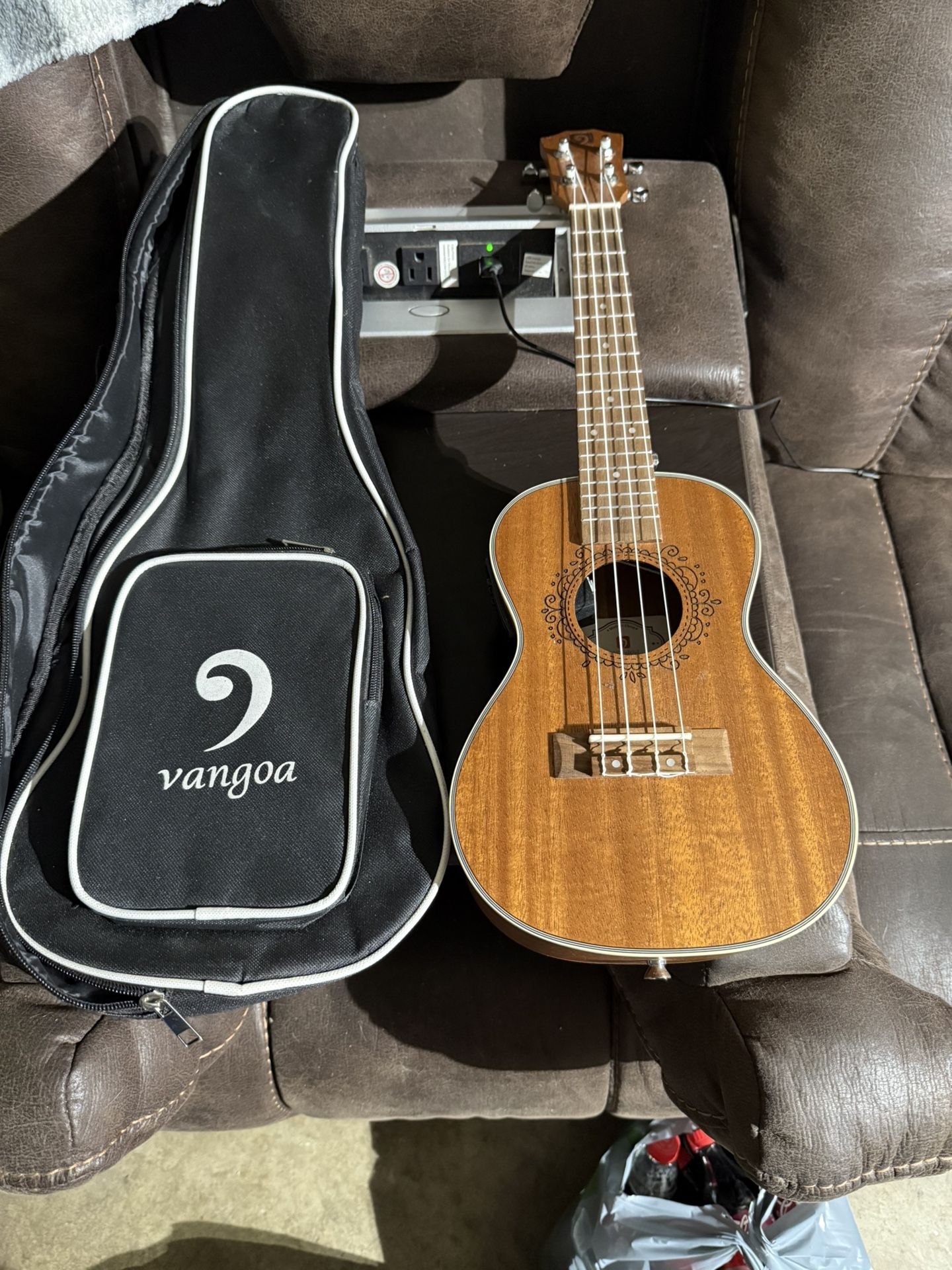 New Vangoa Ukulele With Case