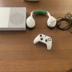 Xbox One Us With Original Cables, Controller, And Turtle Beach Headset