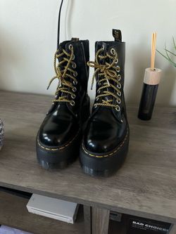 Dr Marten 1460 max leather platform boots