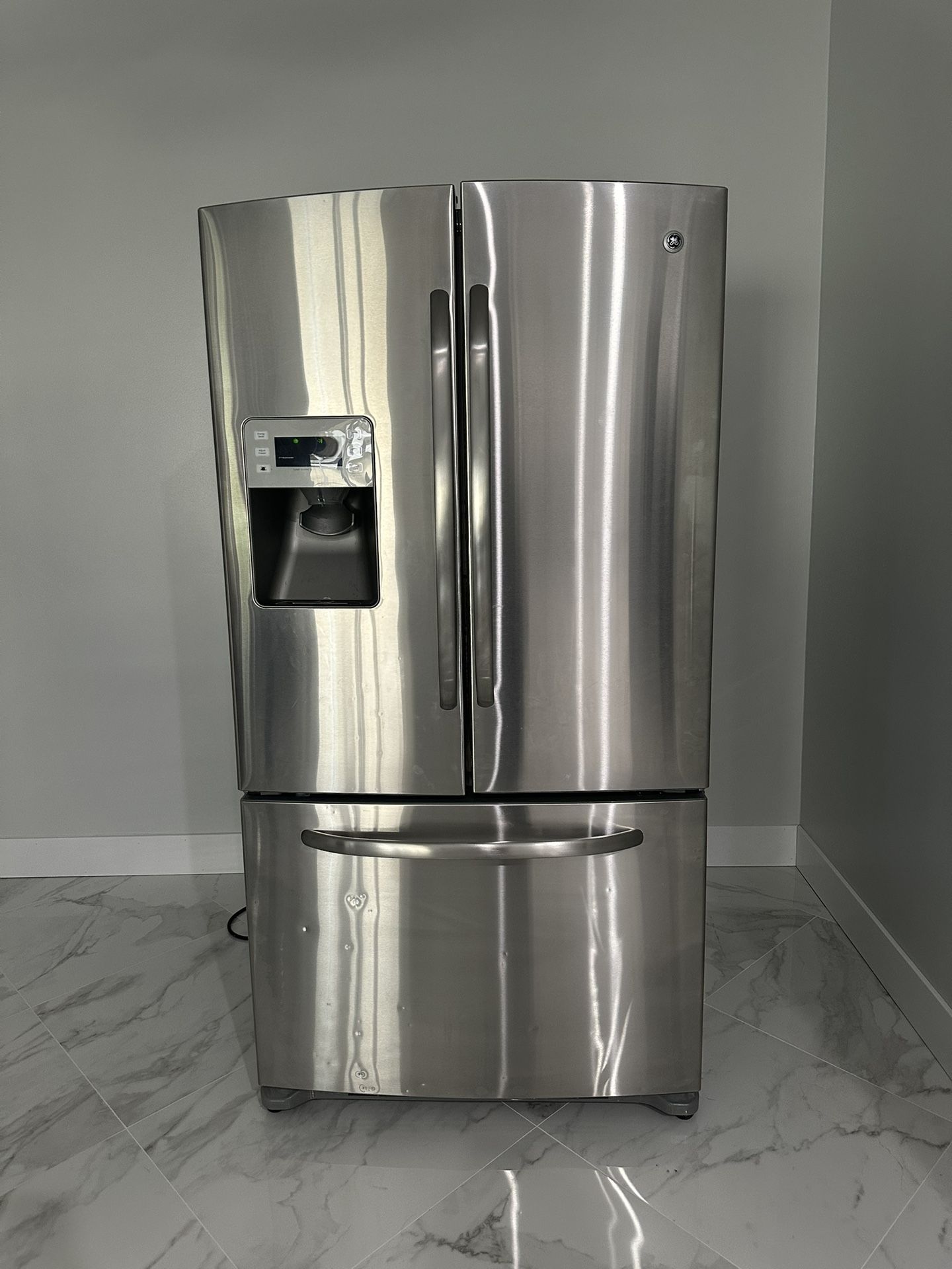 GE Refrigerator
