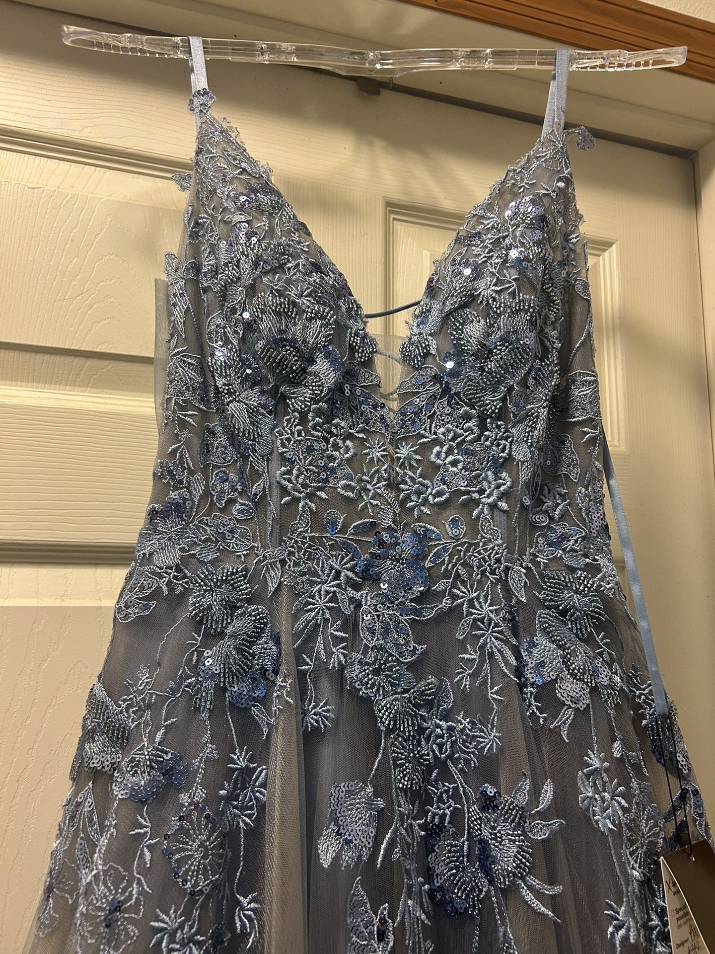 Light faded blue lace up back prom dress size 6. NEVER WORN- tag still on