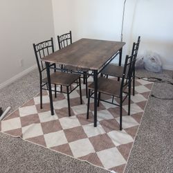 New Table With 4 Chairs 