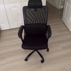Black Gamer/Office Chair – Barely Used