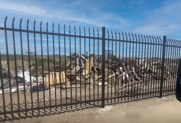 8'×8' curved spike top fence 