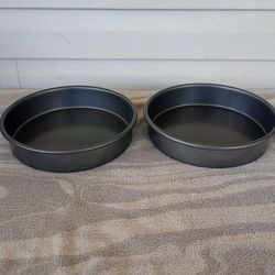 Set of 2 Chicago Metallic Professional Non-Stick Round Cake Pan, 9-Inch.