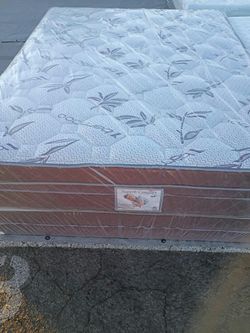 Brand new queen size Pillowtop mattress and box spring free delivery depends on location
