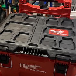 Milwaukee PACKOUT 22 in. Rolling Modular Tool Box Low Profile Handle